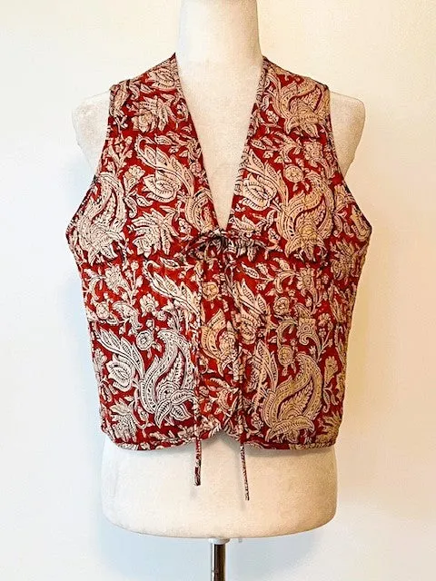 Fully Reversible Quilted Fashion Vest With Piping and Tie. Black and Red