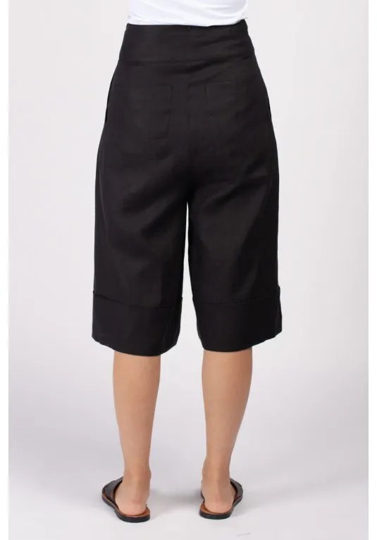 Wind Shorts in Black